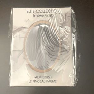 Artis elite collection palm brush
